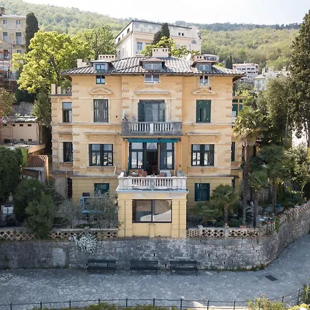 Lägenhet Regaly With Sea View And Free Parking Opatija