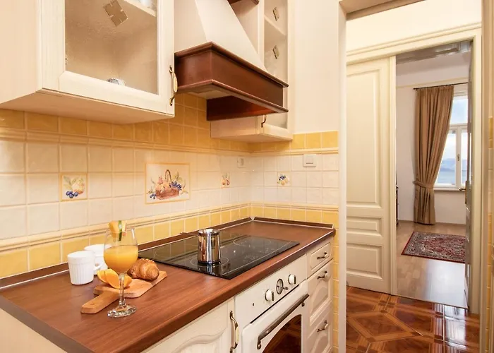 Apartment Villa Regaly